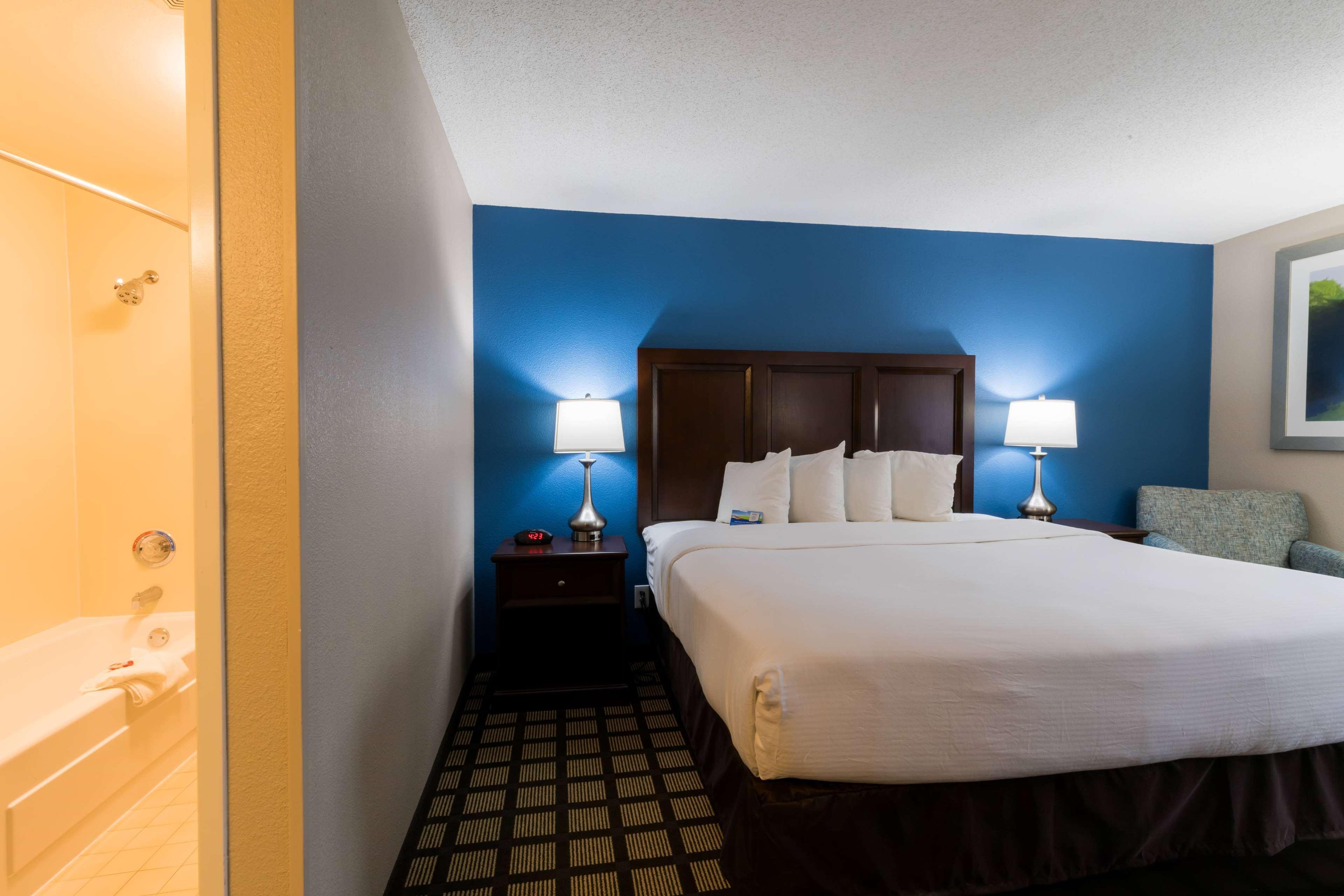 Baymont By Wyndham Detroit Airport/Romulus Hotel Exterior foto